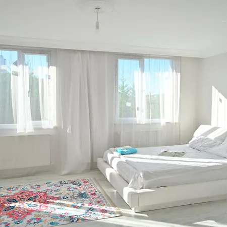 Bed & Breakfast Orman Breakfast Hotel Is 6 Minutes Away From The Airport