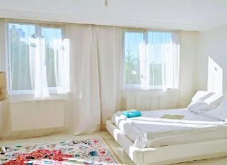 Bed & Breakfast Orman Breakfast Hotel Is 6 Minutes Away From The Airport *
