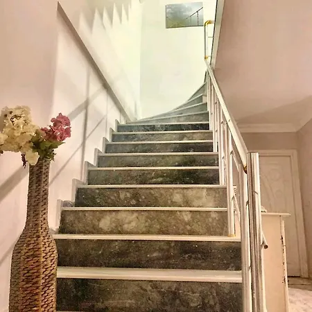 Bed & Breakfast Orman Breakfast Hotel Is 6 Minutes Away From The Airport